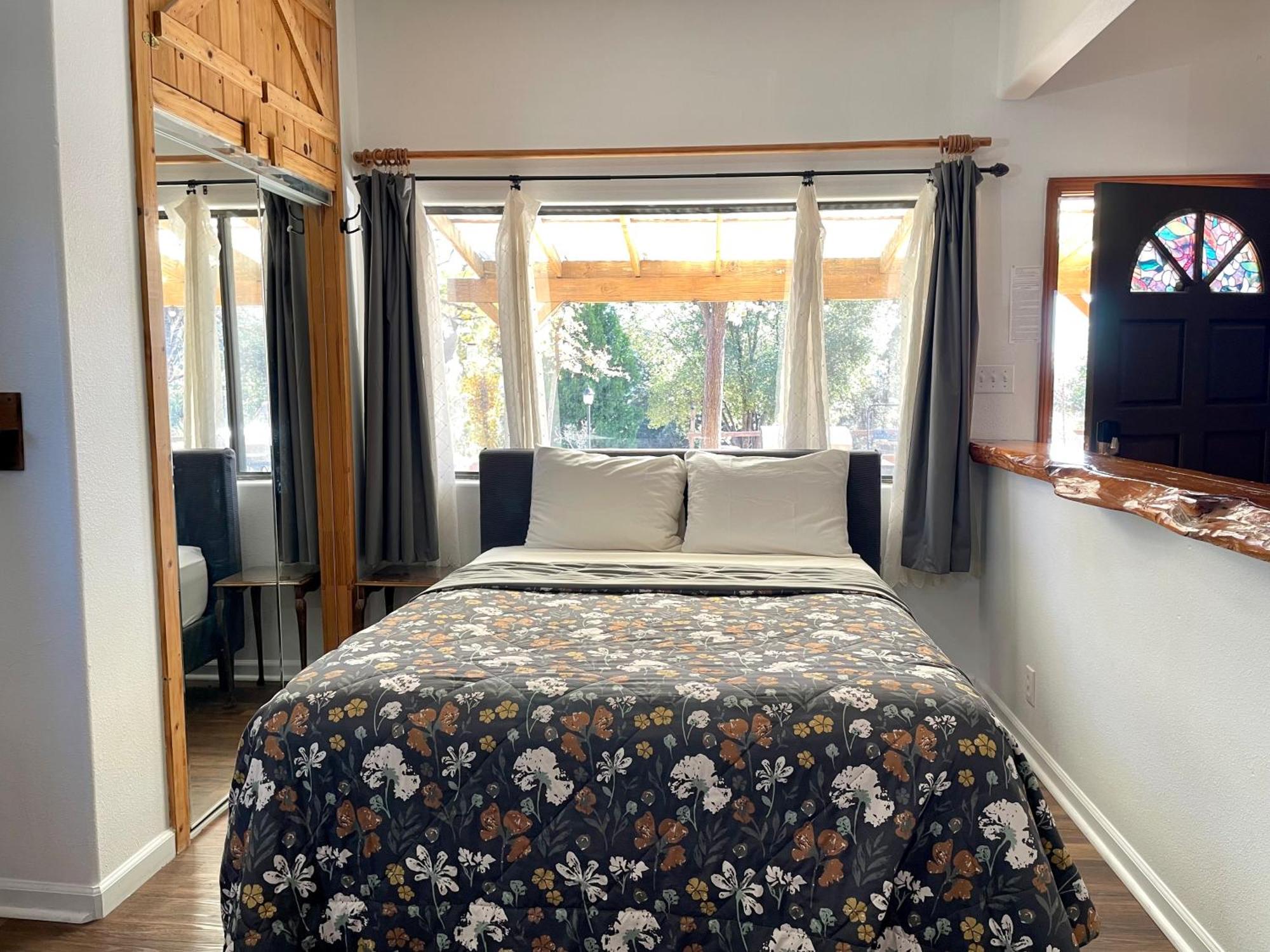 Sierra Mountain Lodge - Vacation Rentals - Yosemite 아와니 외부 사진