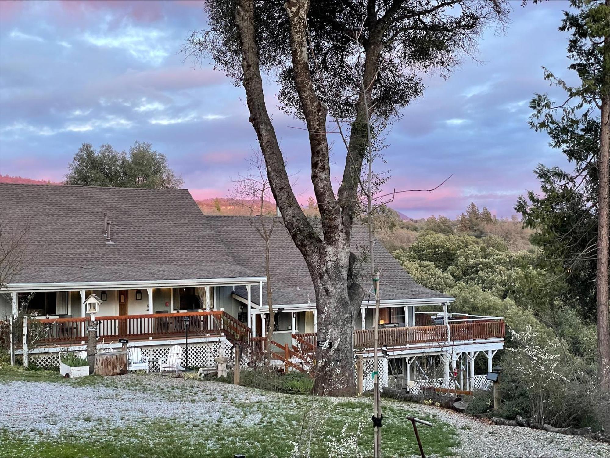Sierra Mountain Lodge - Vacation Rentals - Yosemite 아와니 외부 사진